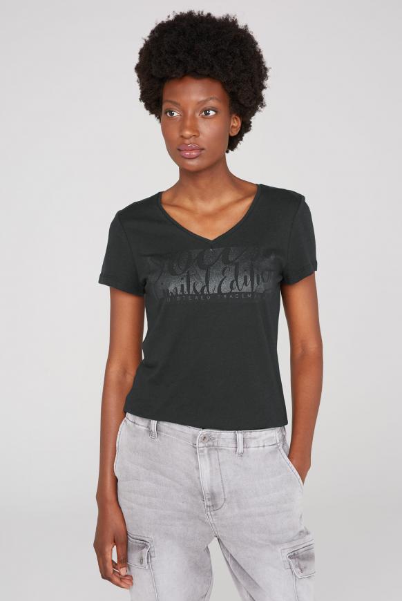 T-Shirt mit V-Ausschnitt und Glitter Print