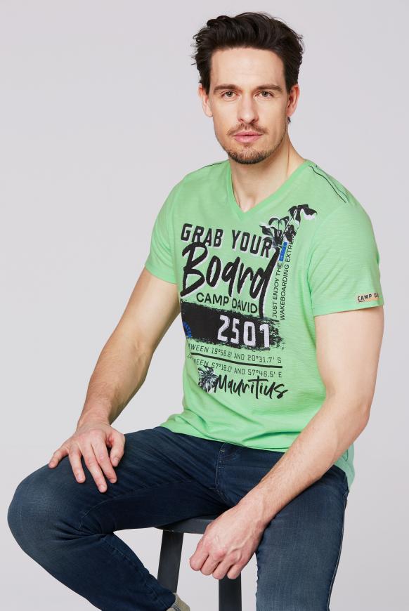 T-Shirt mit V-Neck und Artworks