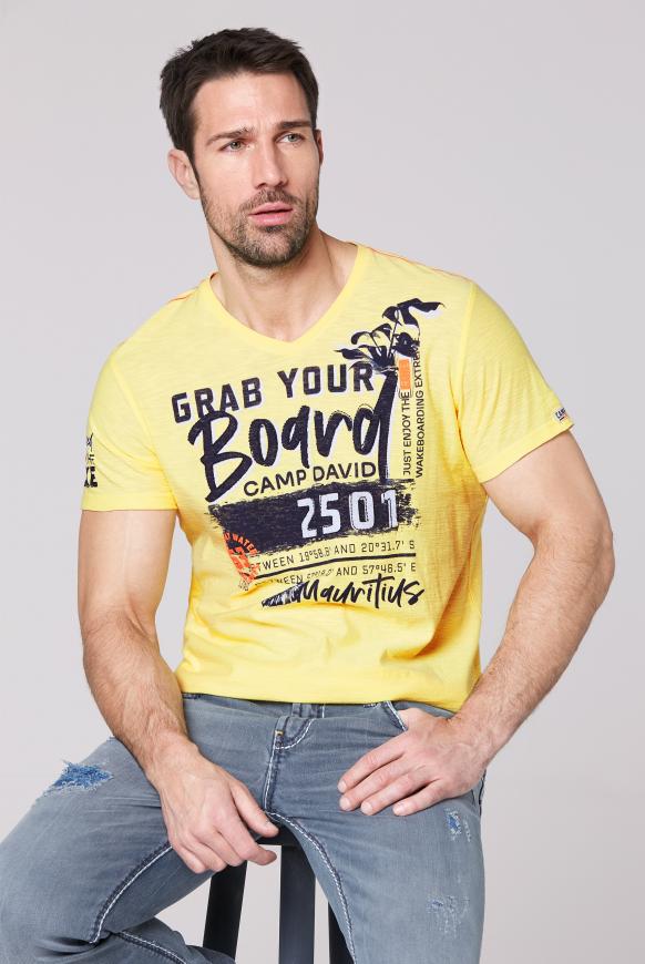 T-Shirt mit V-Neck und Artworks
