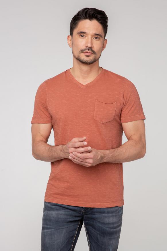 T-Shirt mit V-Neck und Brusttasche red sand
