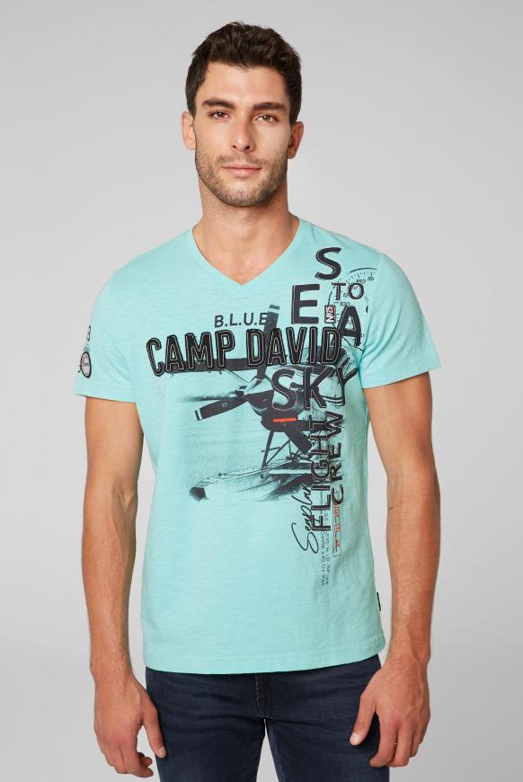 T-Shirt mit V-Neck und Label-Applikationen