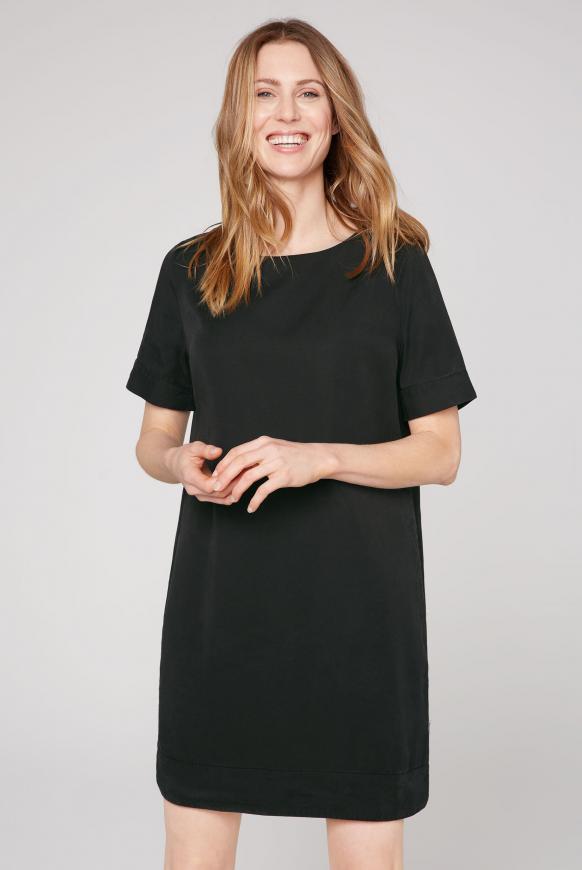 Unifarbenes Kleid im Cosy Style
