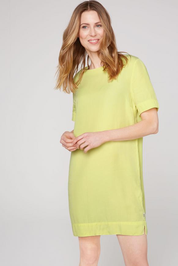 Unifarbenes Kleid im Cosy Style