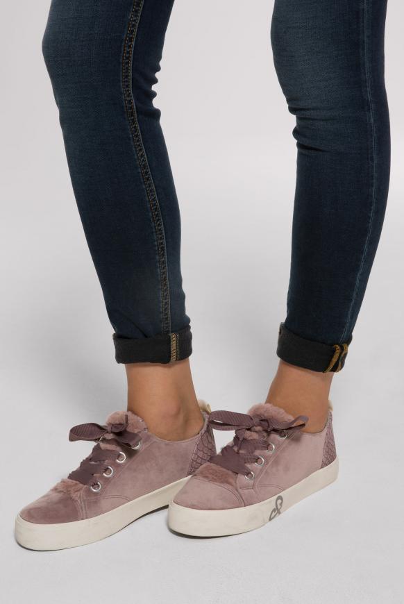 Veganer Plateau Sneaker in Samtoptik