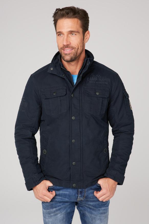 Wattierte Jacke mit Stickerei am Rücken