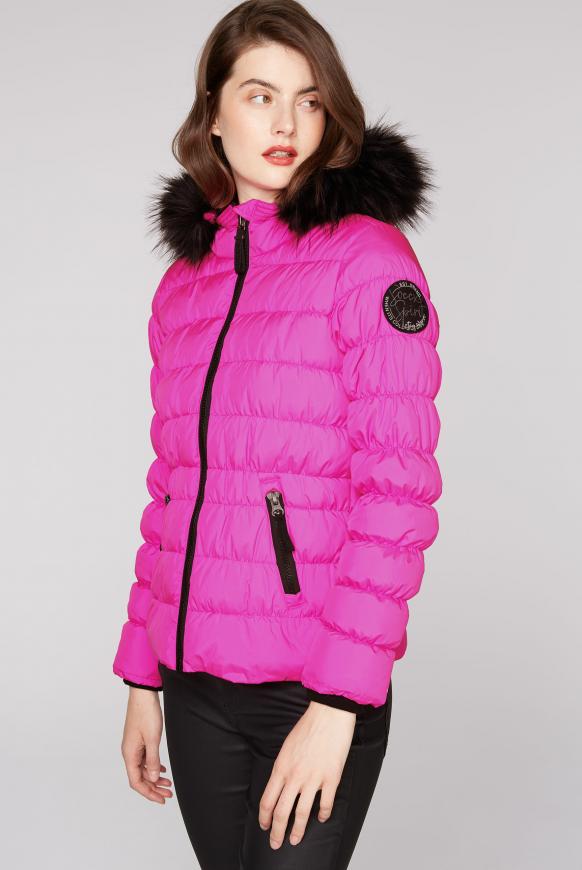 Winterjacke mit gesmokten Nähten und Fake Fur