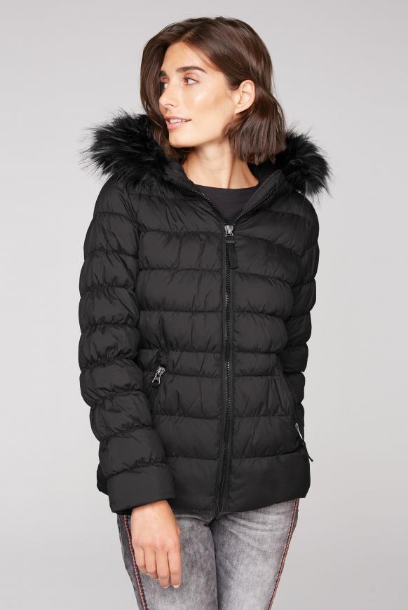 Winterjacke mit gesmokten Nähten und Fake Fur