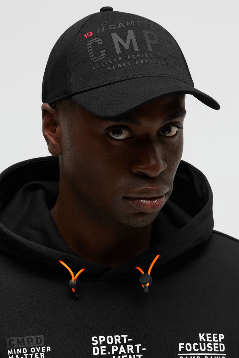 Base Cap aus Interlock mit Logo Design black