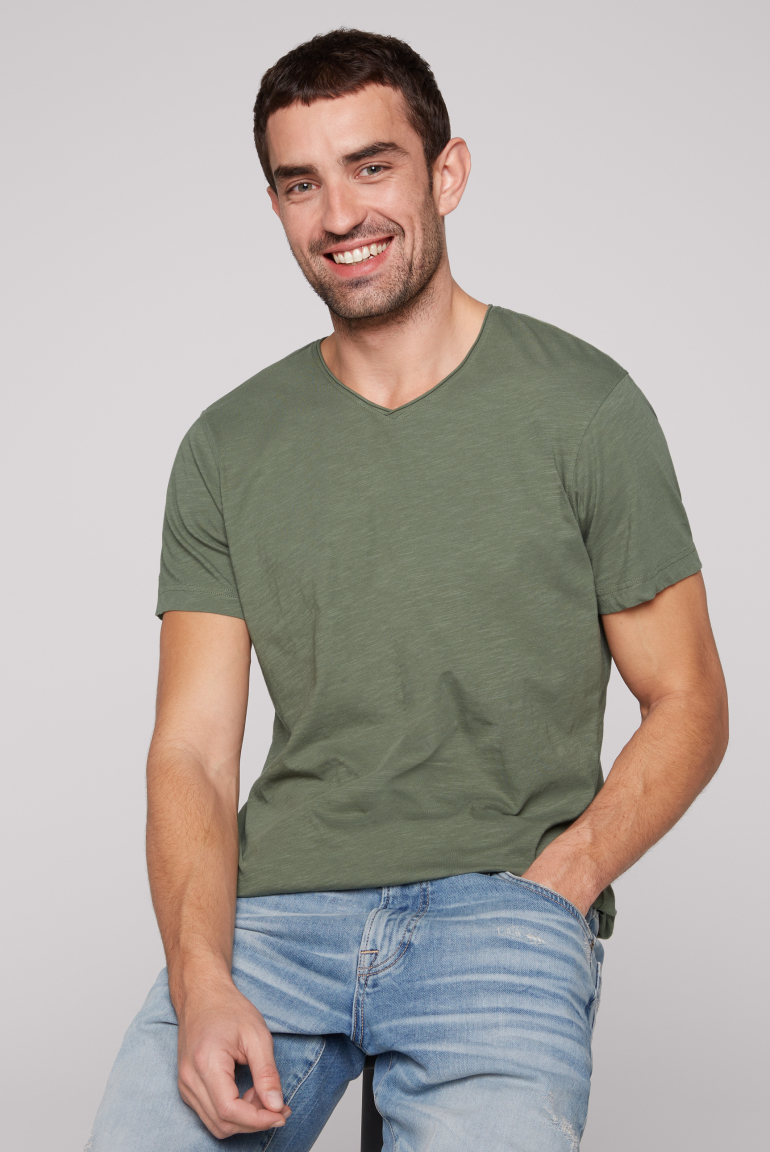 Basic T-Shirt V-Neck mit Used-Kante green olive