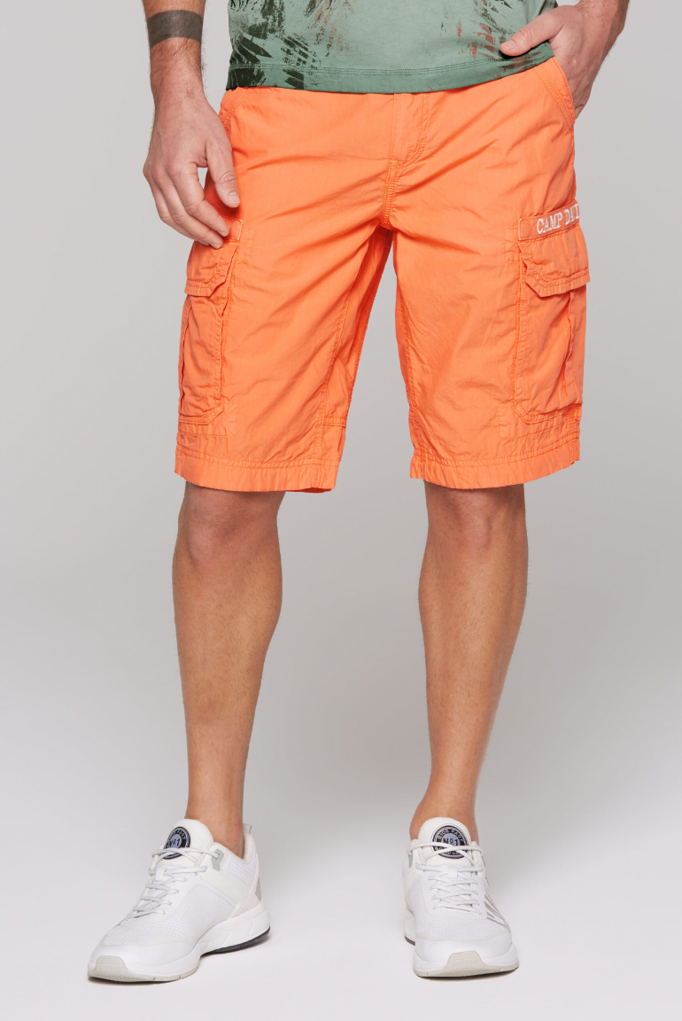 Cargo Shorts mit tonigen Tapes und Stickereien sunstone