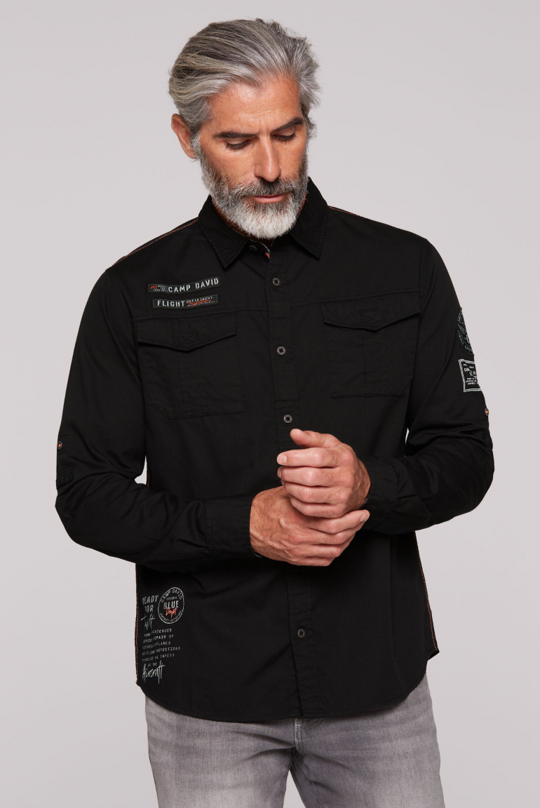 Cargohemd mit Klappentaschen, Patches und Prints black