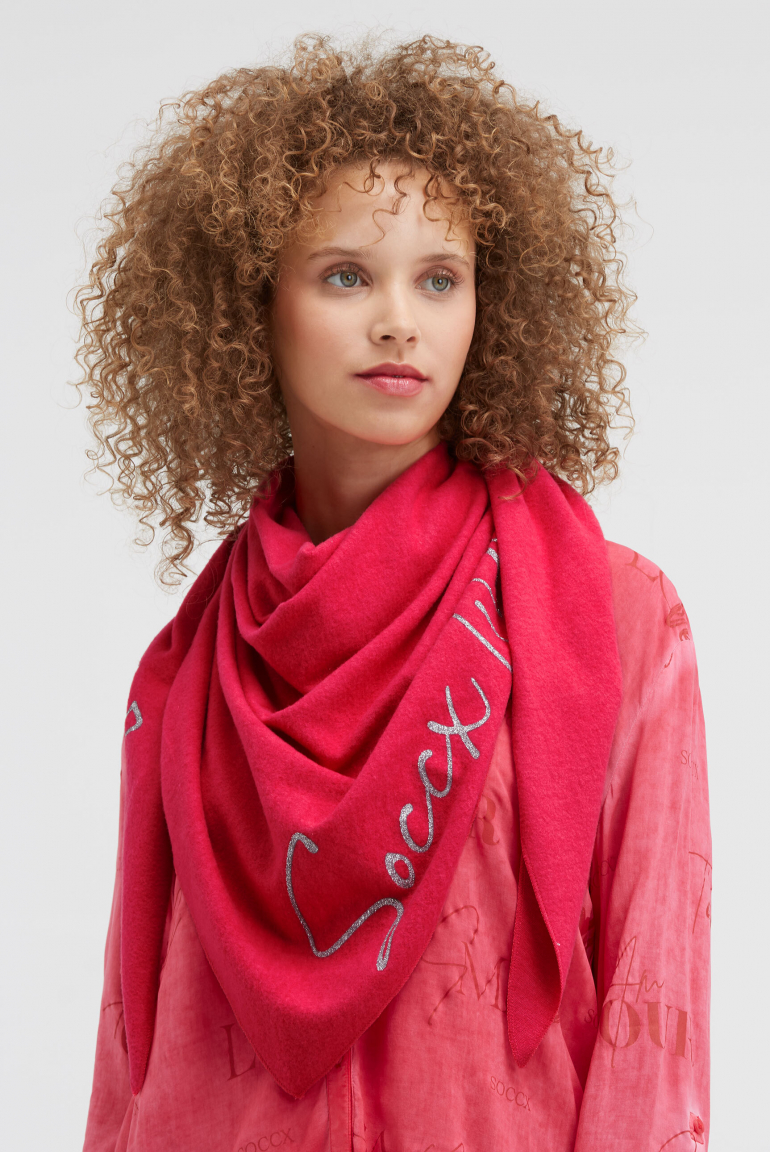 Dreieckstuch aus Flauschstrick mit Glitter Print lovely red