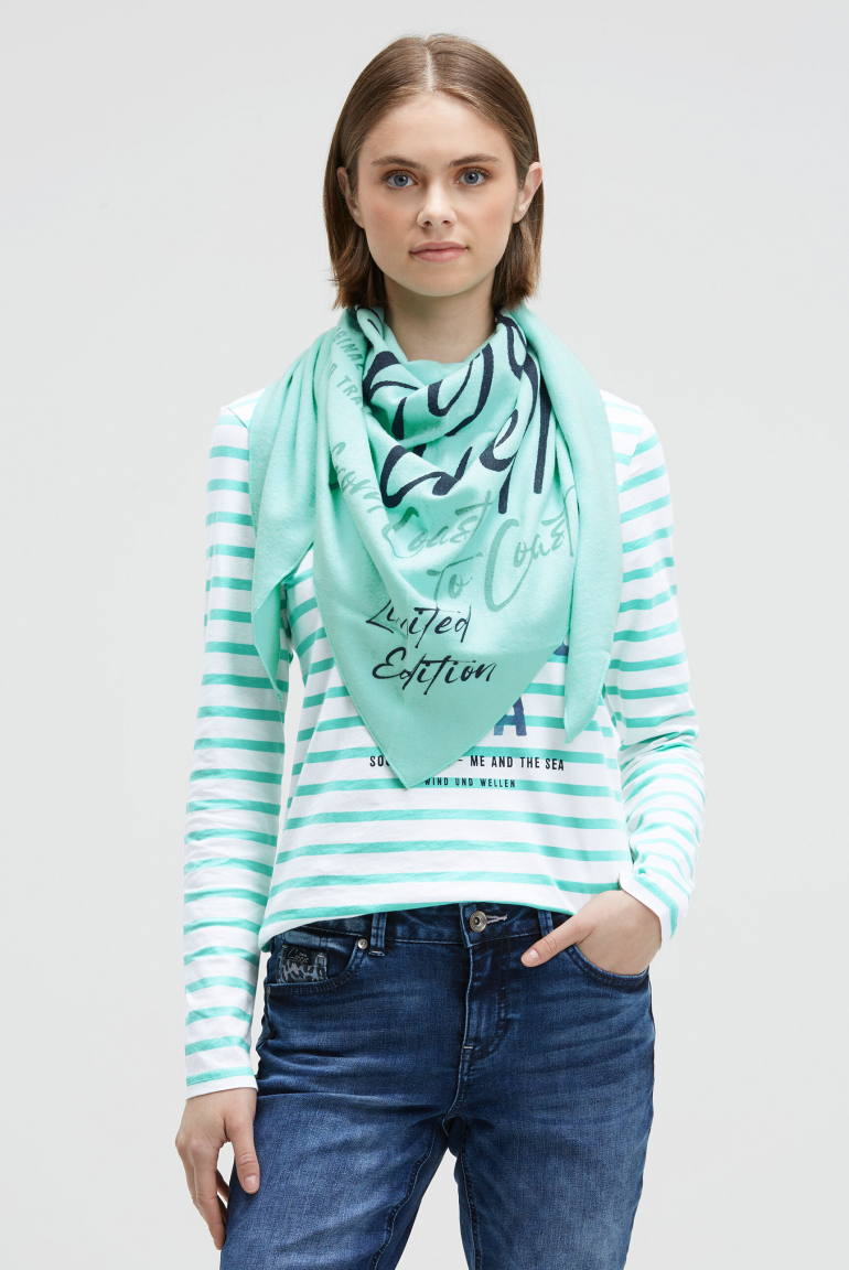 Dreieckstuch aus Flauschstrick mit Wording Prints new aqua