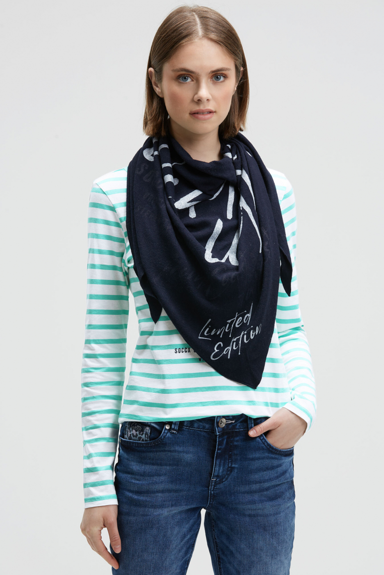 Dreieckstuch aus Flauschstrick mit Wording Prints blue navy