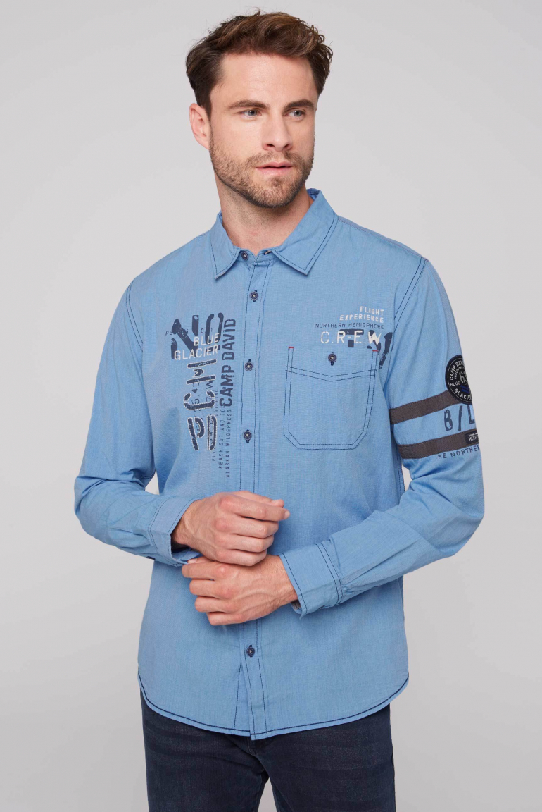 Fil à Fil Langarmhemd mit Label-Applikationen strong blue