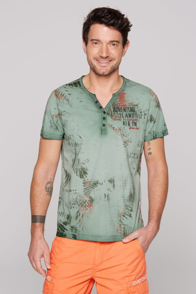 Henley-Shirt mit All Over Print und Stickereien deep green