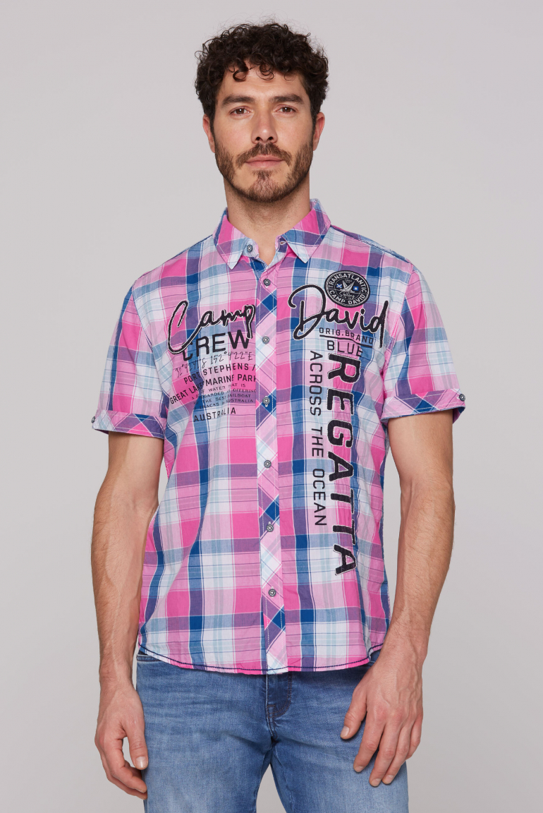 Kurzarm-Karohemd mit Label-Applikationen pink