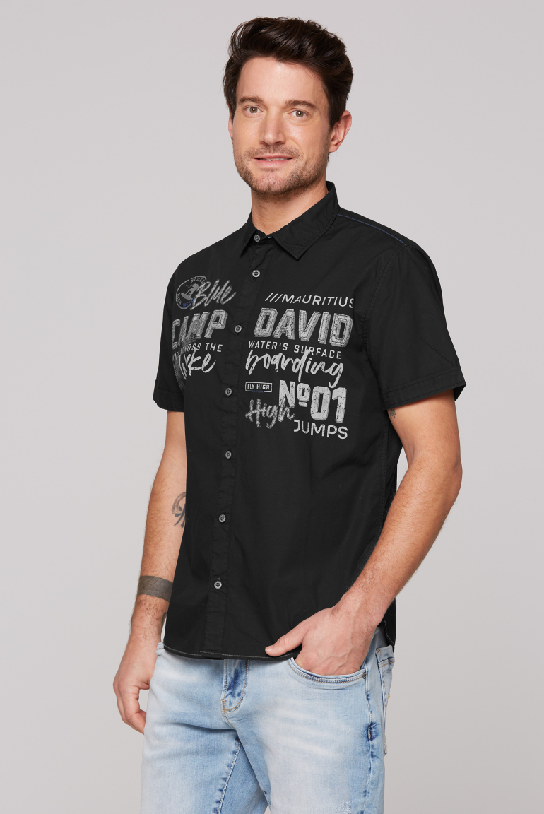 Kurzarmhemd mit Label Prints black