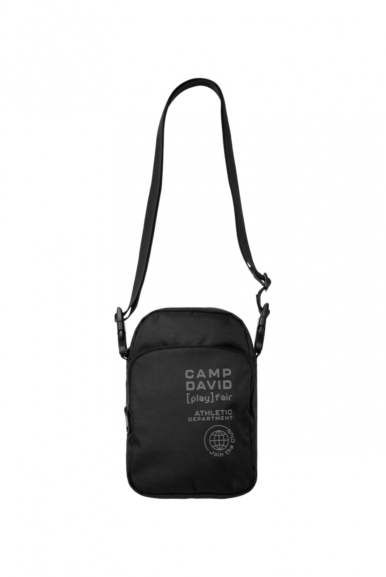 Leichte Crossbody Bag mit Folienprint black
