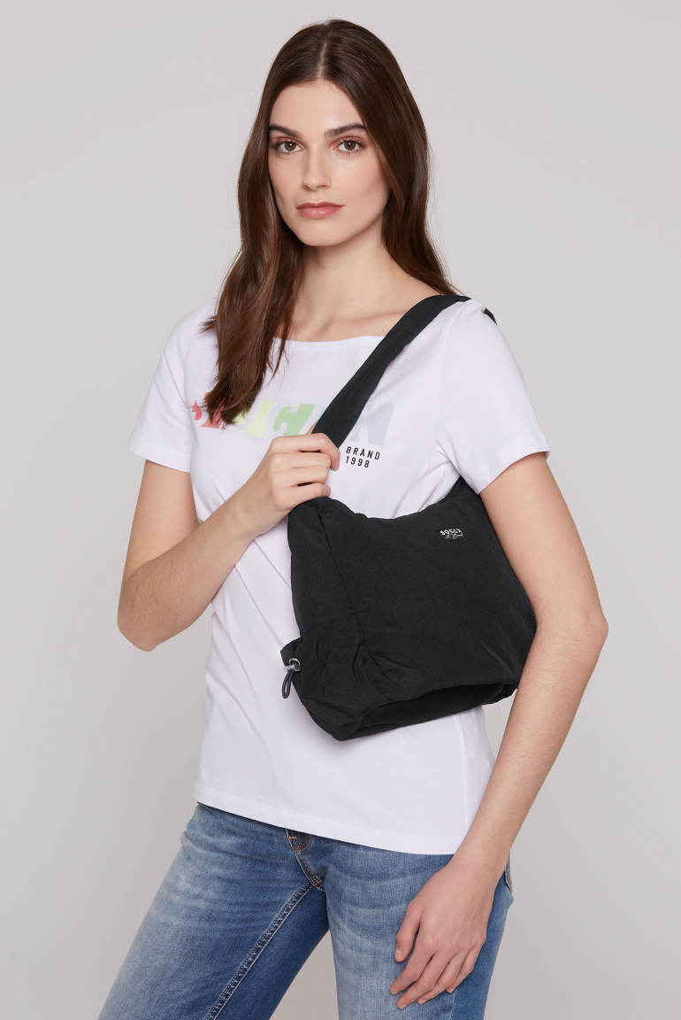 Leichte, wattierte  Schultertasche black