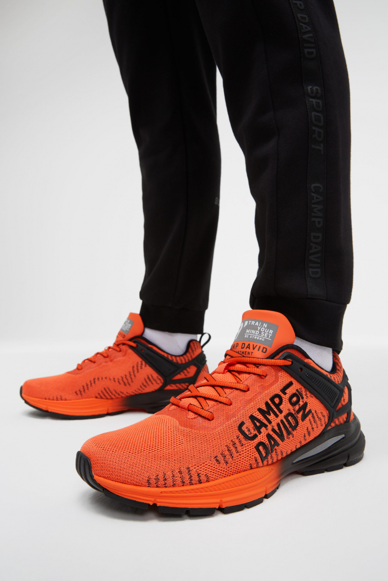 Leichter Sneaker im Knit-Design mit Logo Artwork signal orange