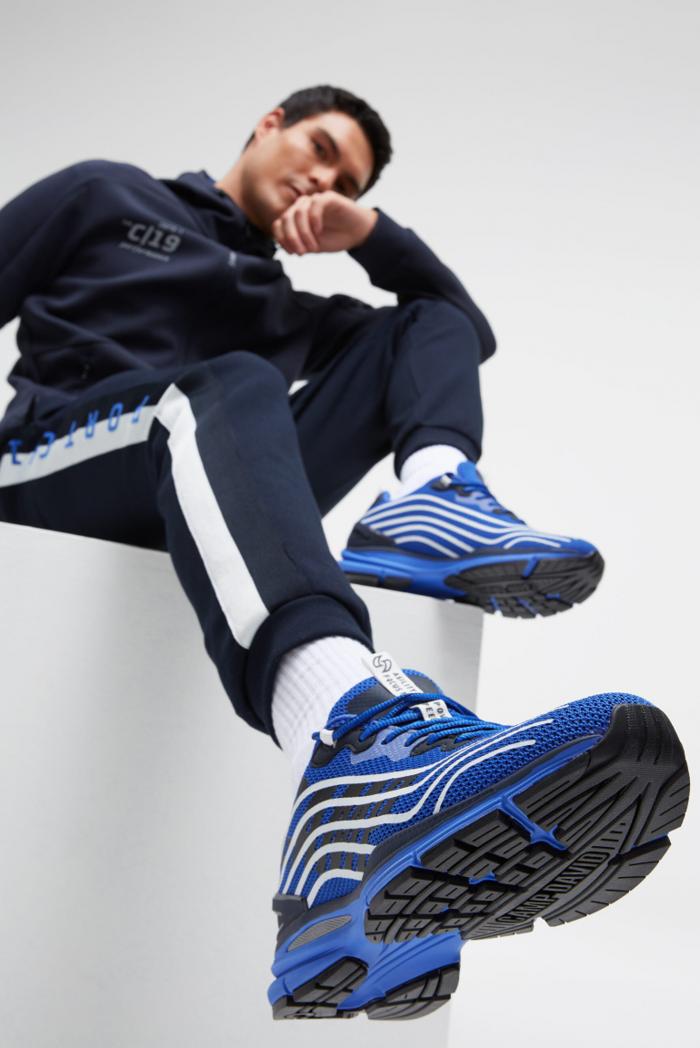 Leichter Sneaker im Knit-Design mit Rubber Artwork strong blue