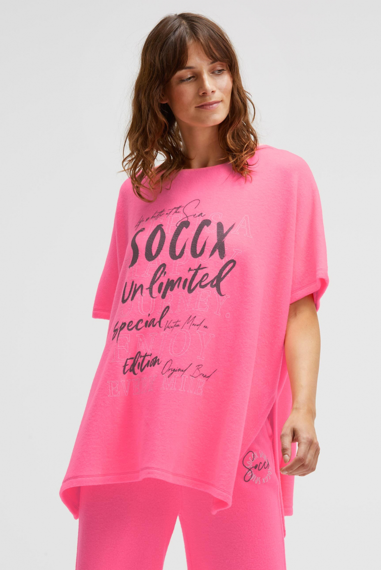 Poncho aus Flauschstrick mit Glimmer Print neon pink