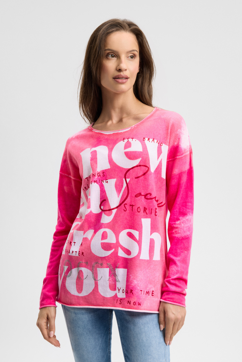 Pullover mit All Over Print und Schmucksteinen neon rose