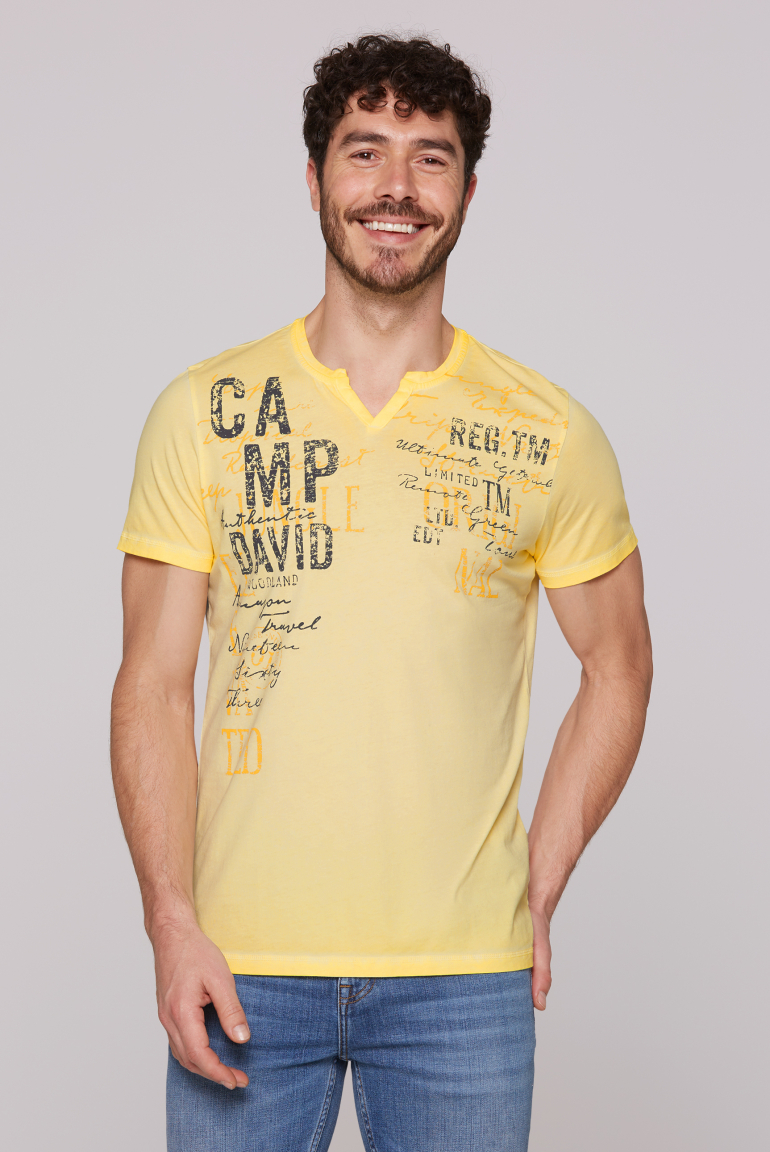 T-Shirt mit Label Prints im Used Look mountain yellow