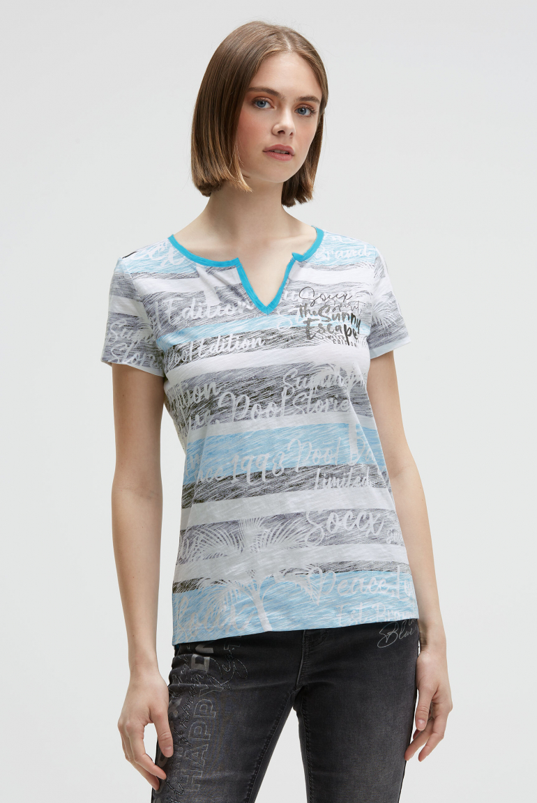 V-Shirt mit All-Over-Streifen- und Logo-Prints ocean flash