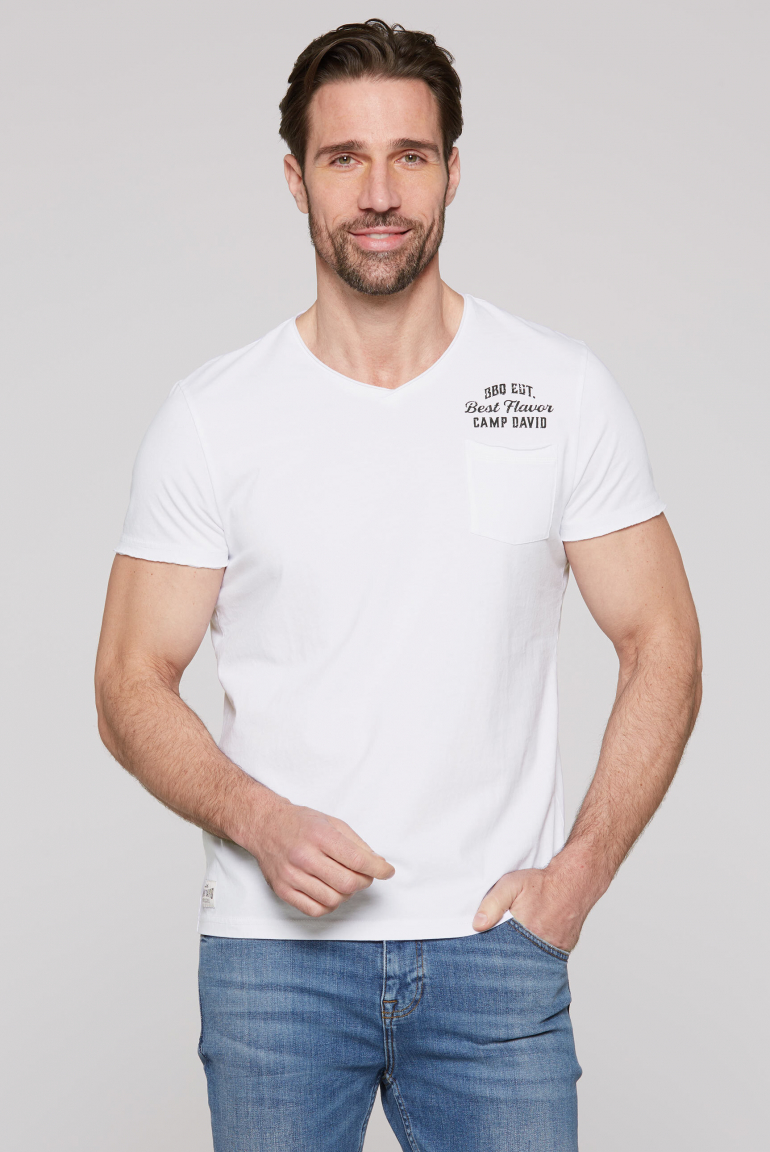 V-Shirt mit Brusttasche und Backprint opticwhite