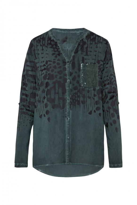 Bluse mit All Over Print und Pailletten-Tasche green leaf