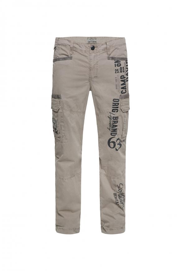 Cargohose mit auffälligen Logo Prints fossil brown
