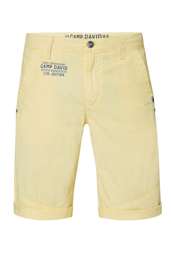 Chino Shorts mit Back Print
