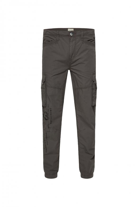 Leichte Cargohose mit Label Prints mud