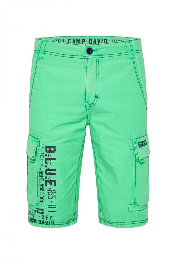 Skater Shorts mit Kontrastnähten und Prints electric green