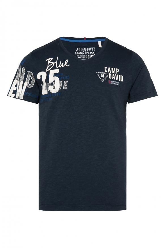 T-Shirt mit V-Neck und Rubber-Artworks ocean navy