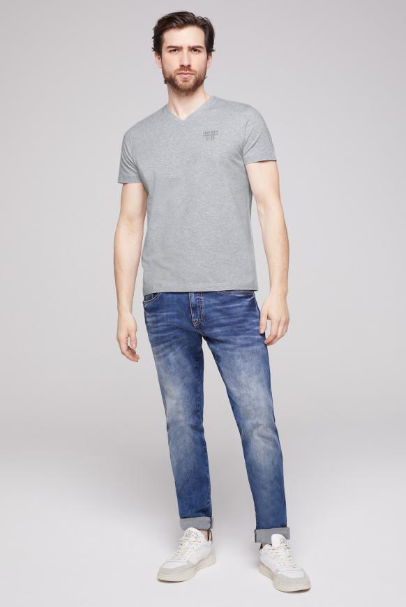 Basic V-Shirt mit Logo-Stickerei