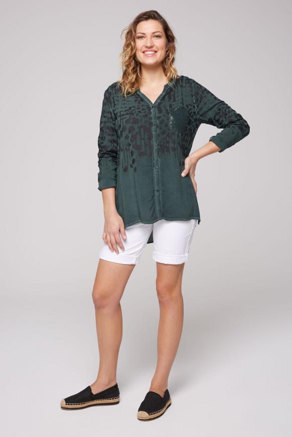 Bluse mit All Over Print und Pailletten-Tasche