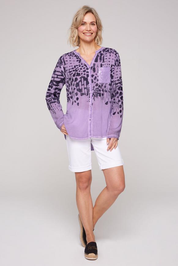 Bluse mit All Over Print und Pailletten-Tasche