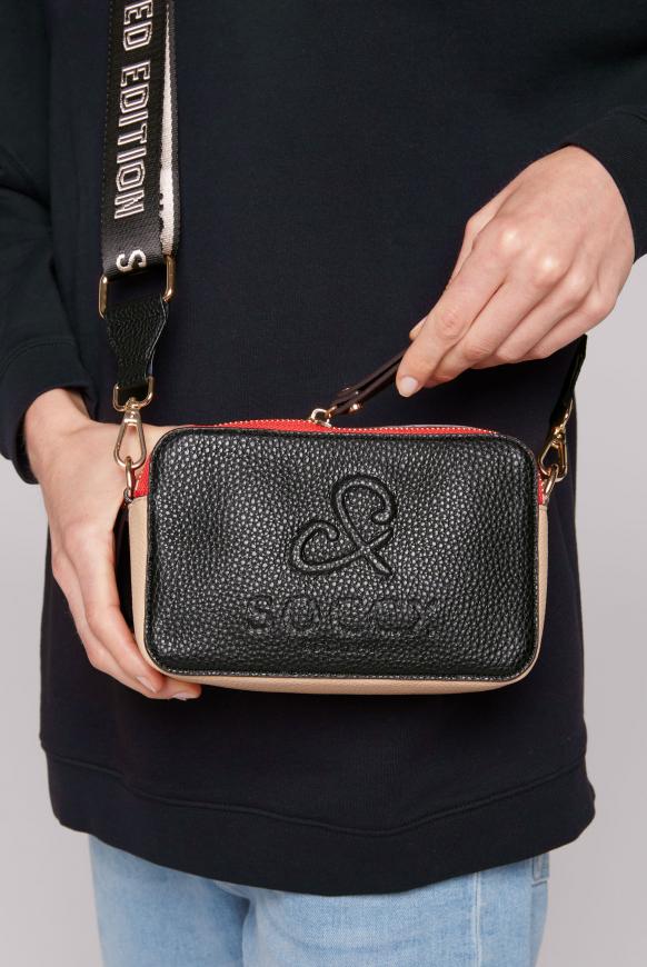 Bunte Modern Bag mit Logo-Gurt