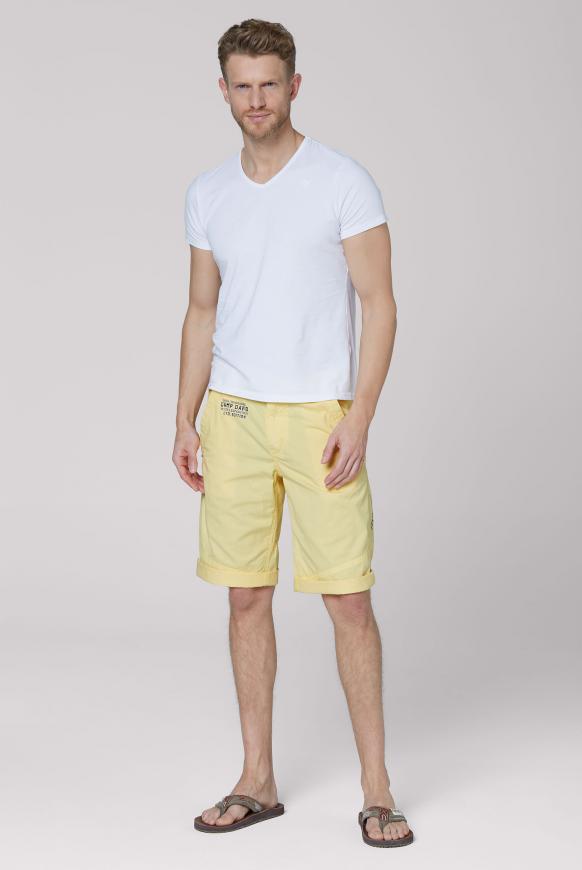 Chino Shorts mit Back Print