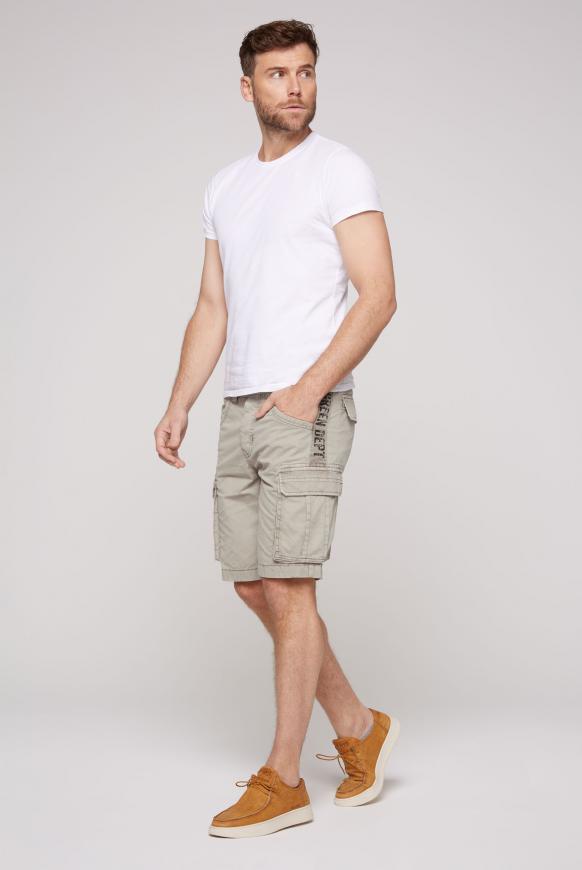 Kurze Cargo Shorts mit Seitentapes