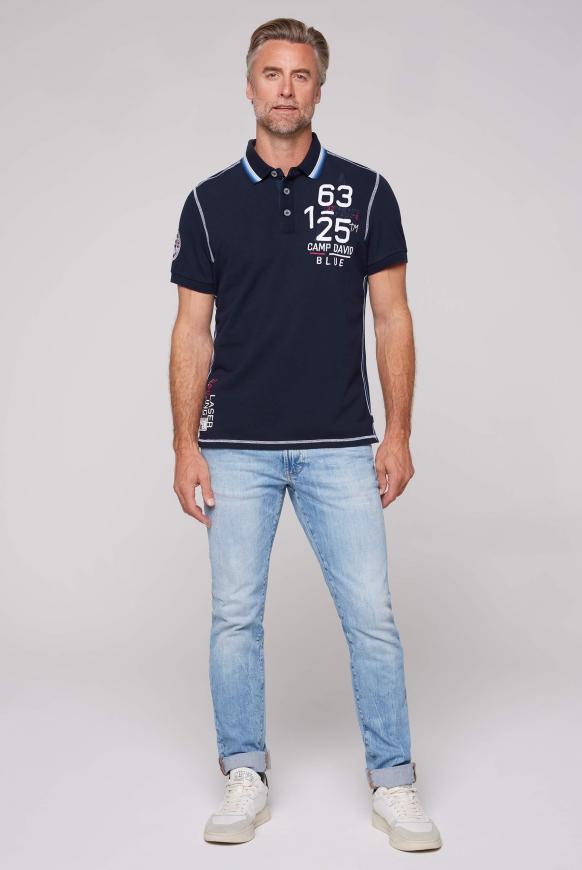Pikee-Polo mit Artwork-Stickereien