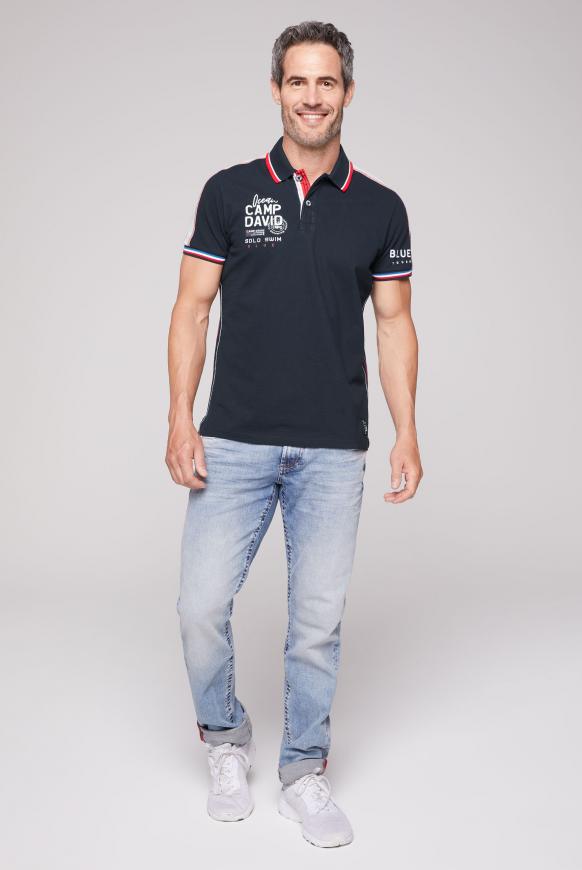 Pikee-Polo mit Farbstreifen und Logo-Stickereien