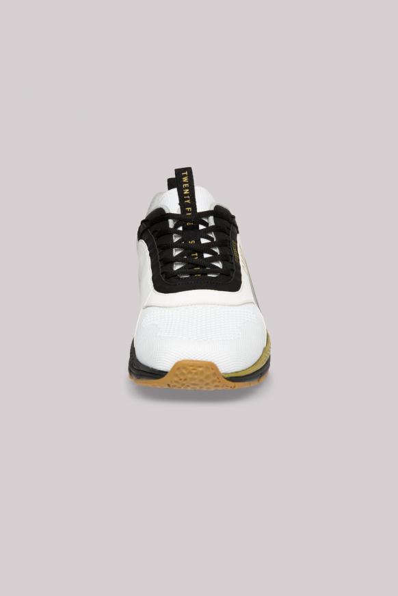 Premium Sneaker im Materialmix