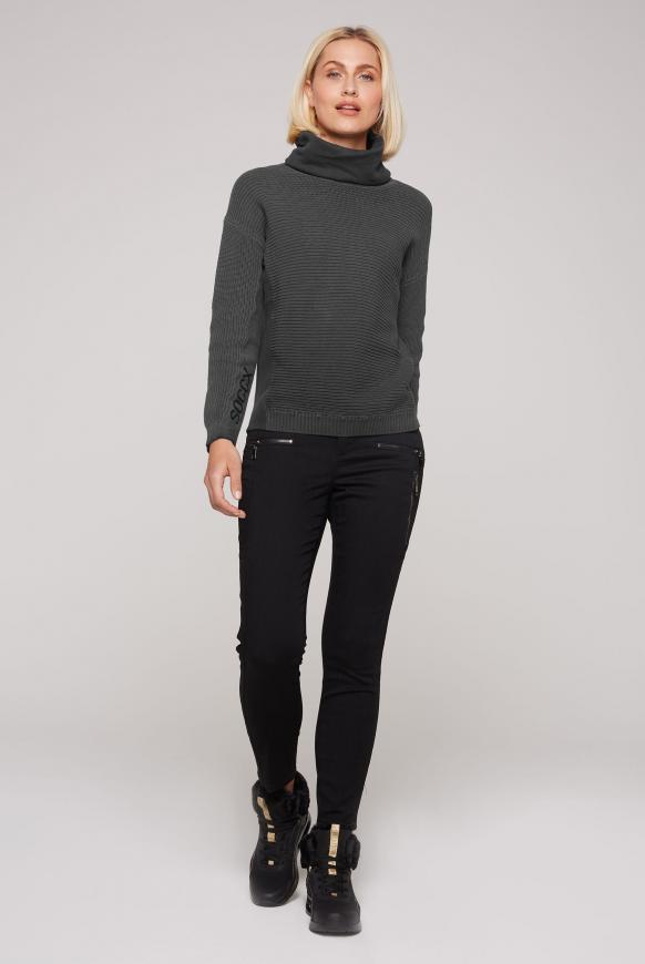 Rollkragenpullover mit Intarsien-Strick