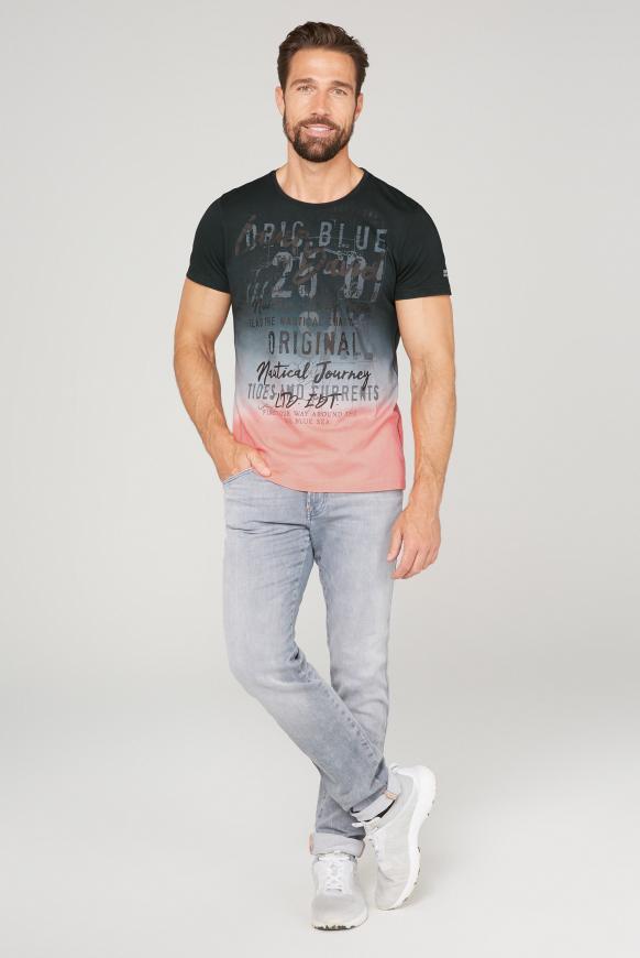 T-Shirt Dip Dye mit Label Print