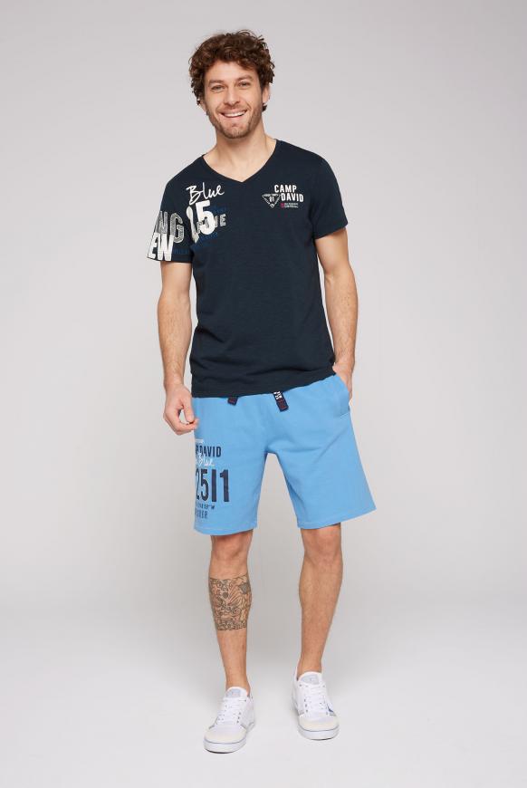 T-Shirt mit V-Neck und Rubber-Artworks