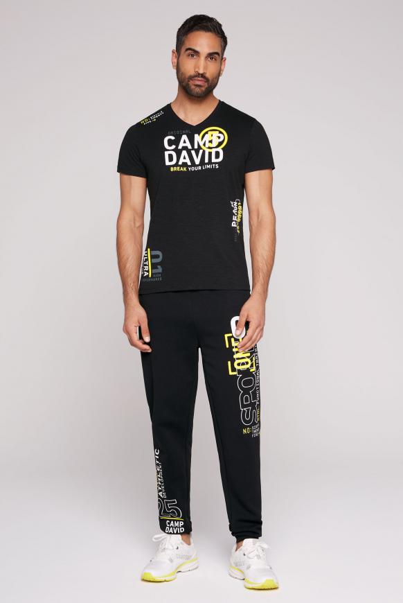 T-Shirt mit V-Neck und Rubber Prints